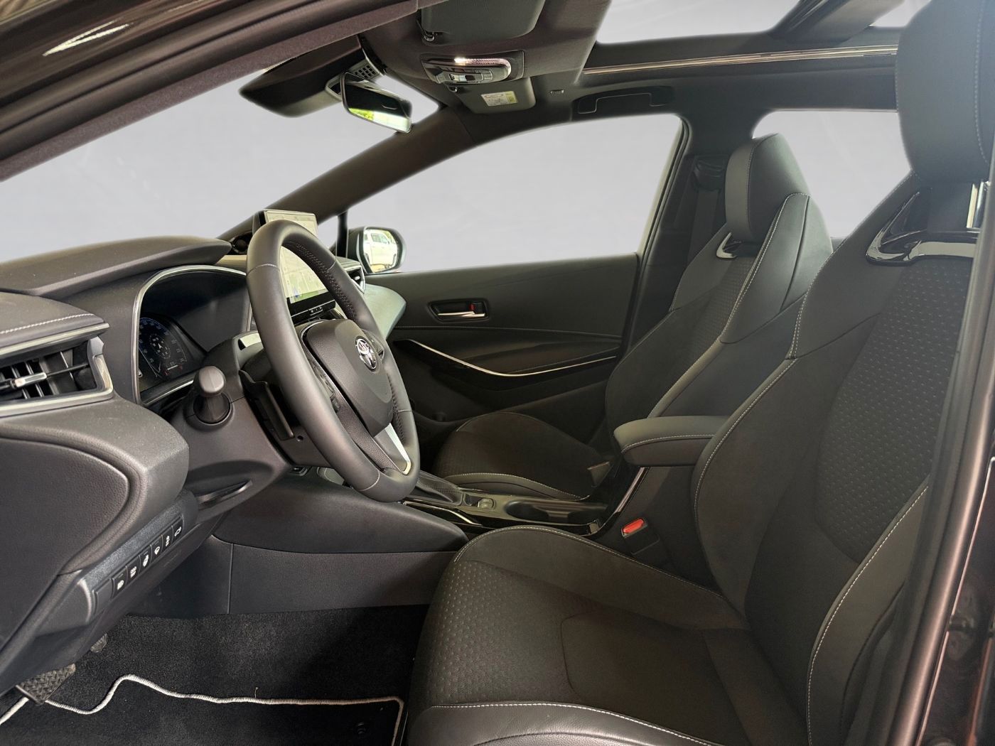 Fahrzeugabbildung Toyota Corolla Touring Sports 2.0 Lounge PanoramaSD JBL
