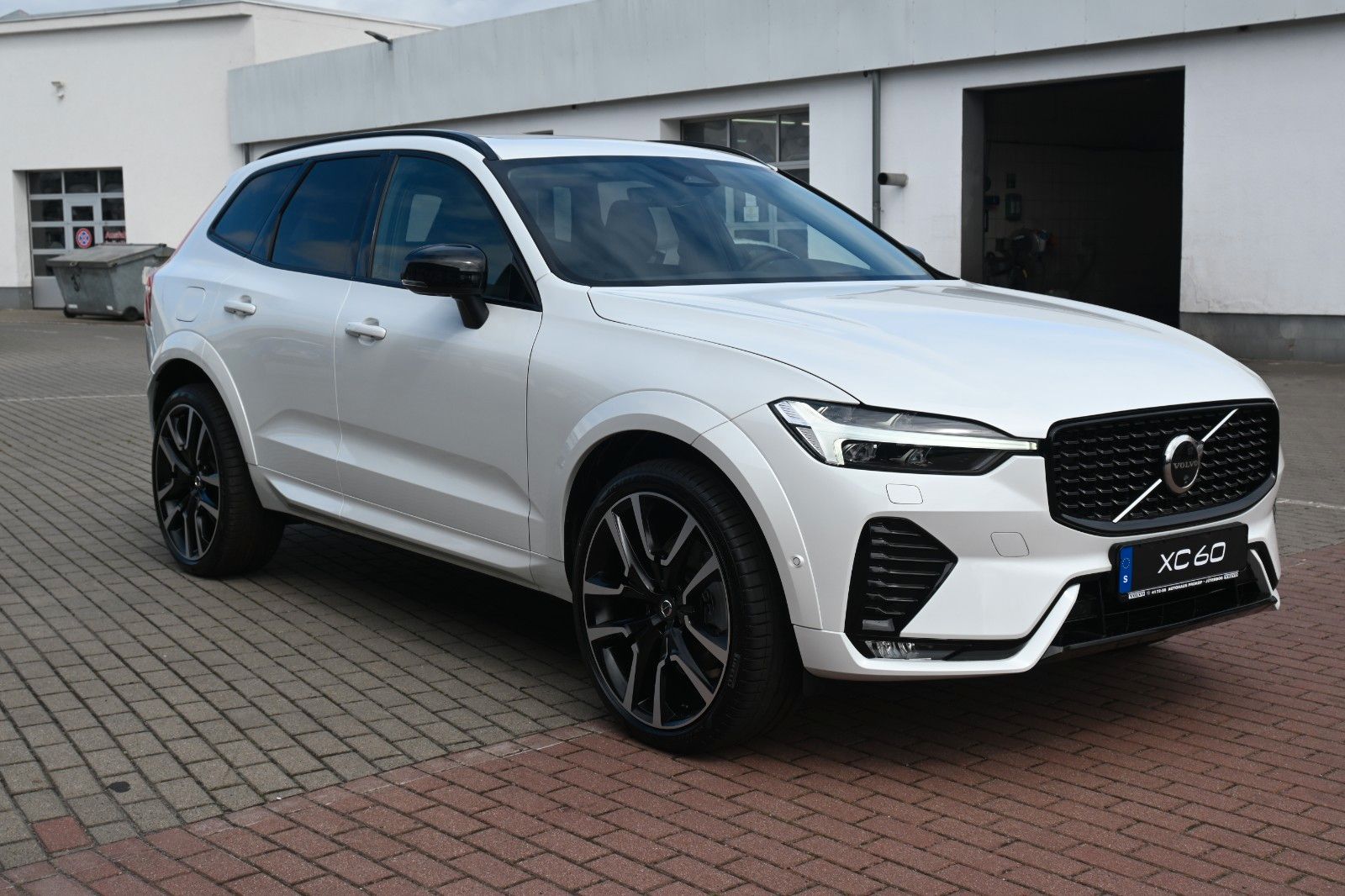 Fahrzeugabbildung Volvo XC60 B4 D AWD Ultimate Dark*STDHZG*LUFT*360°*ACC