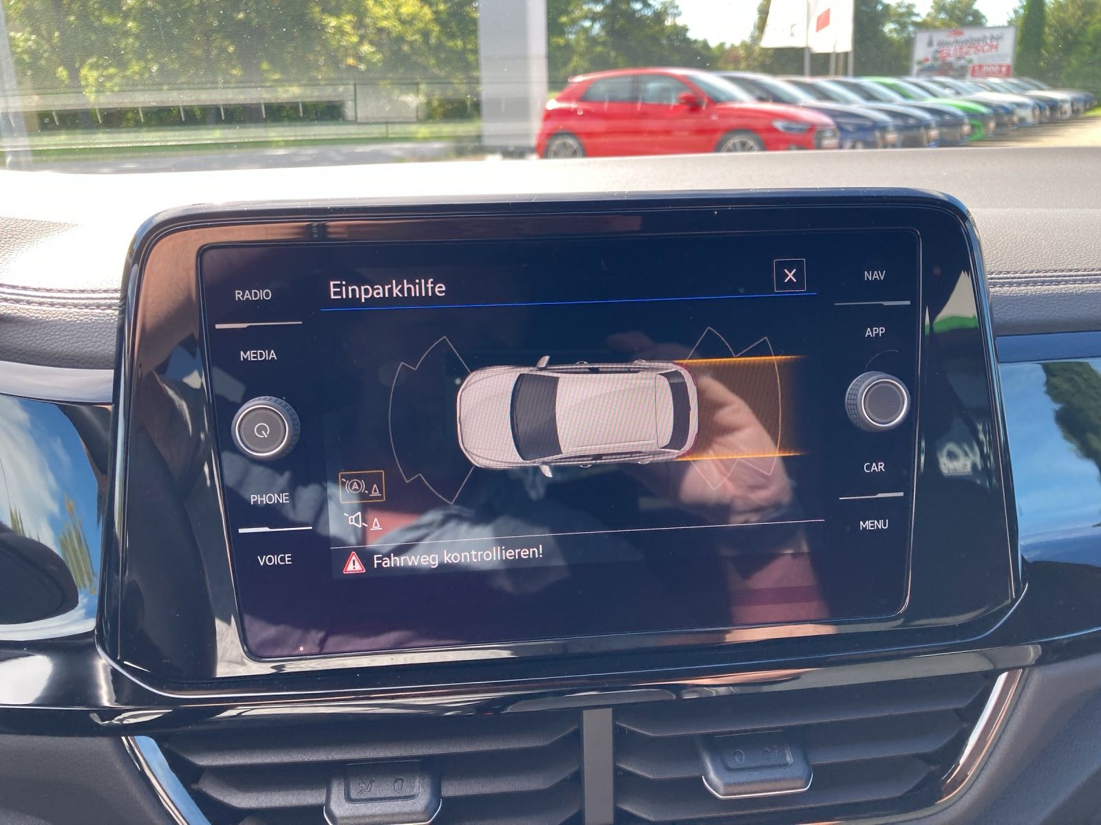 Fahrzeugabbildung Volkswagen T-Roc TSI Style DSG LED AID ACC Park-Assist SH L