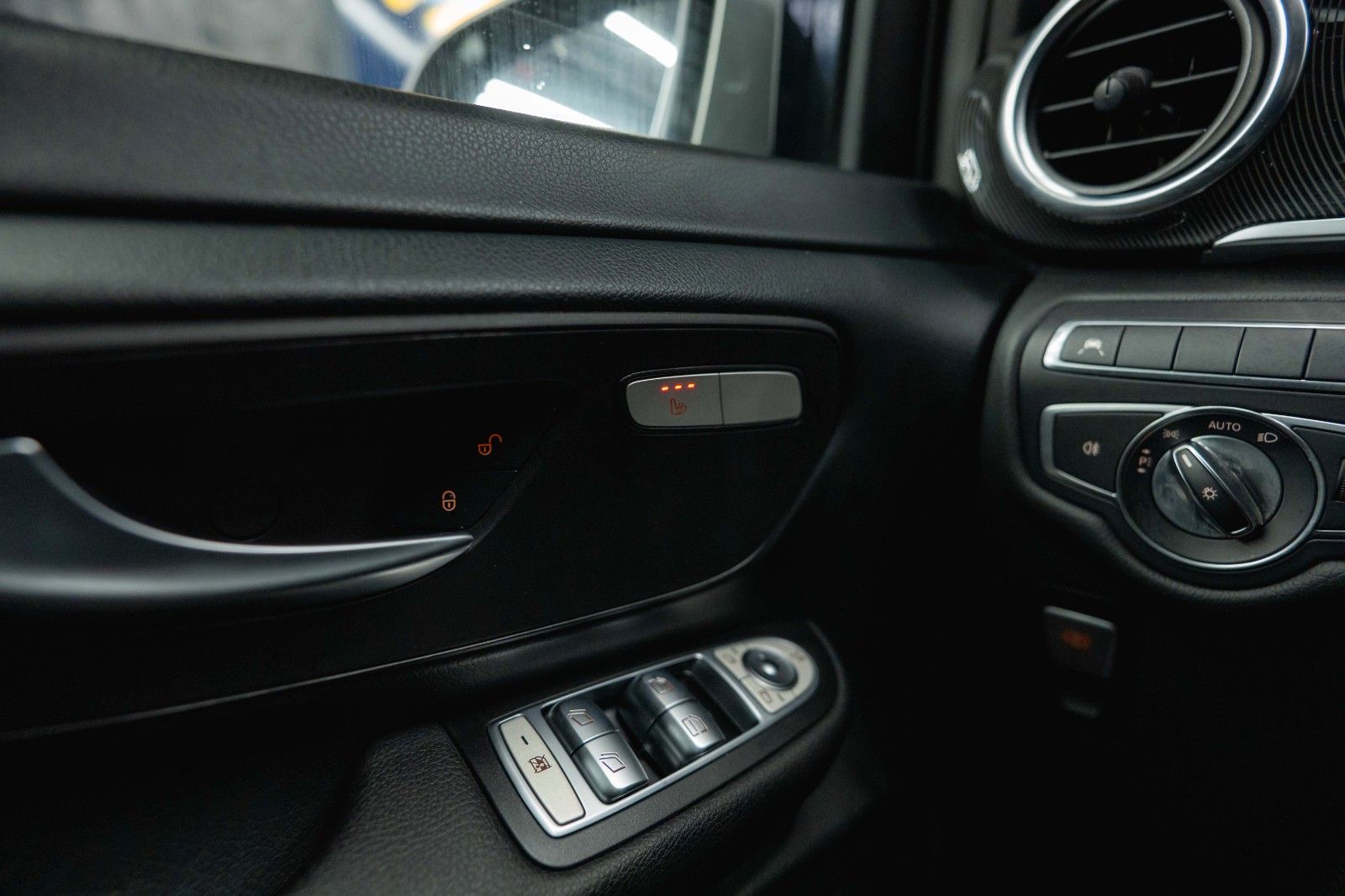 Fahrzeugabbildung Mercedes-Benz V 220 CDI EDITION Sport lang *ACC*DAB*6 Sitze*