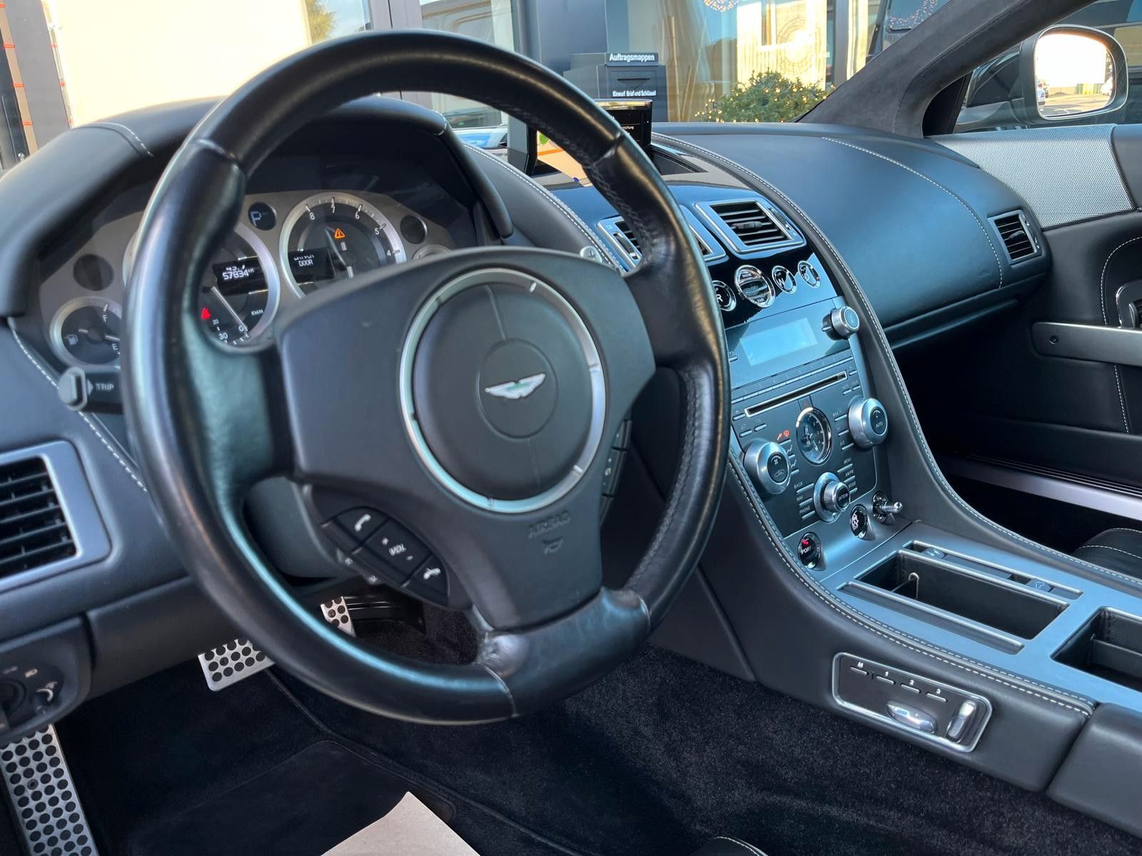 Fahrzeugabbildung Aston Martin Virage Volante V12