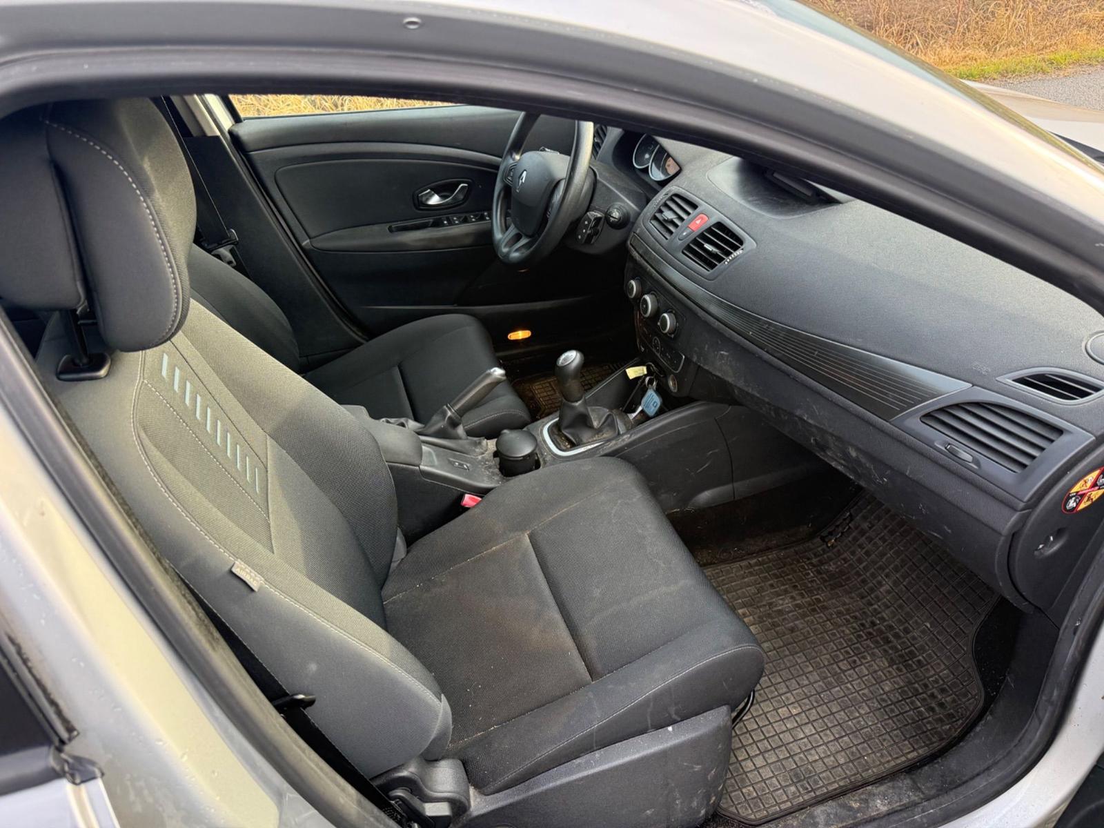 Renault Megane 2010 — photo 14