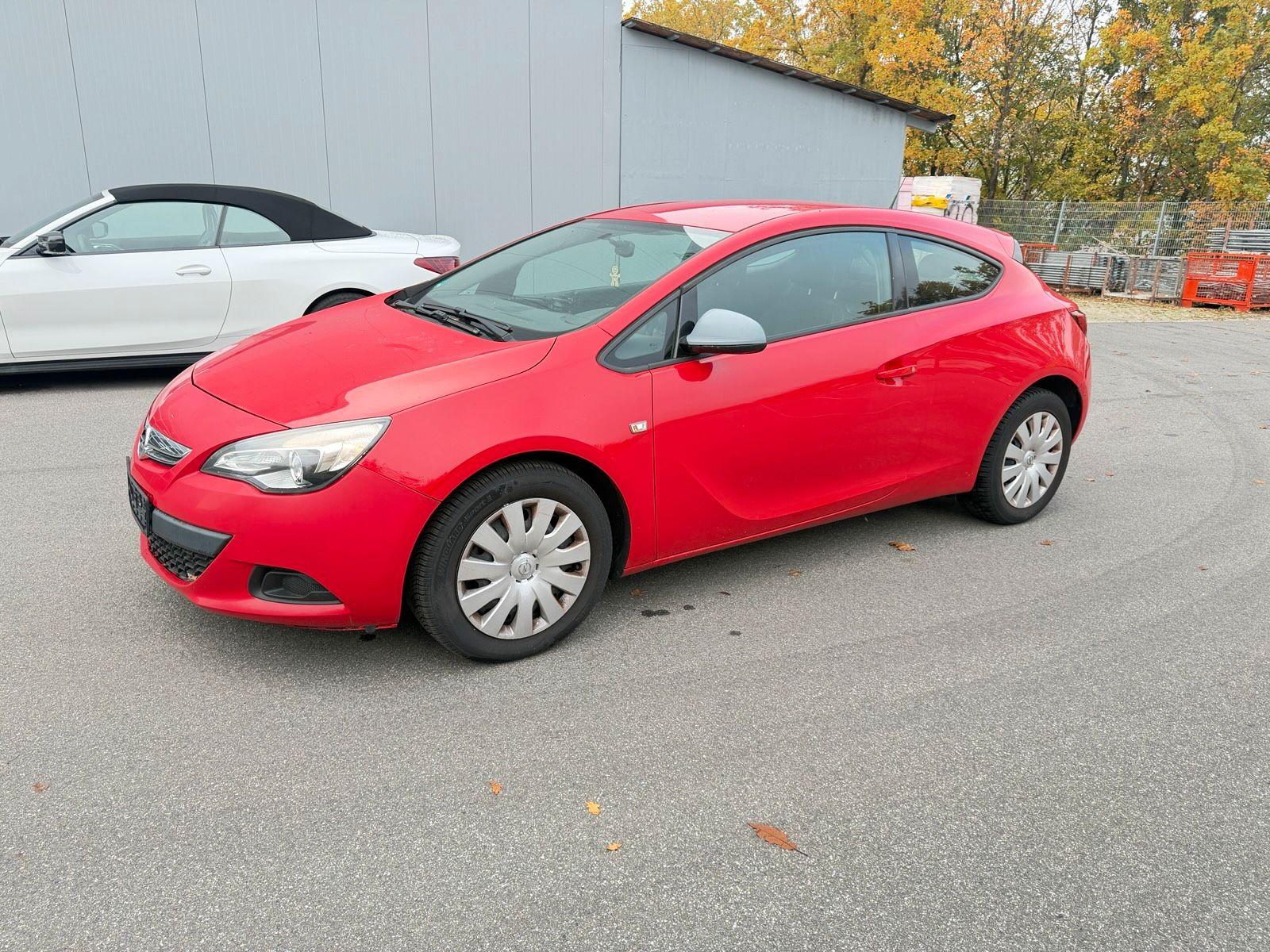 Opel Astra 2013 — interior