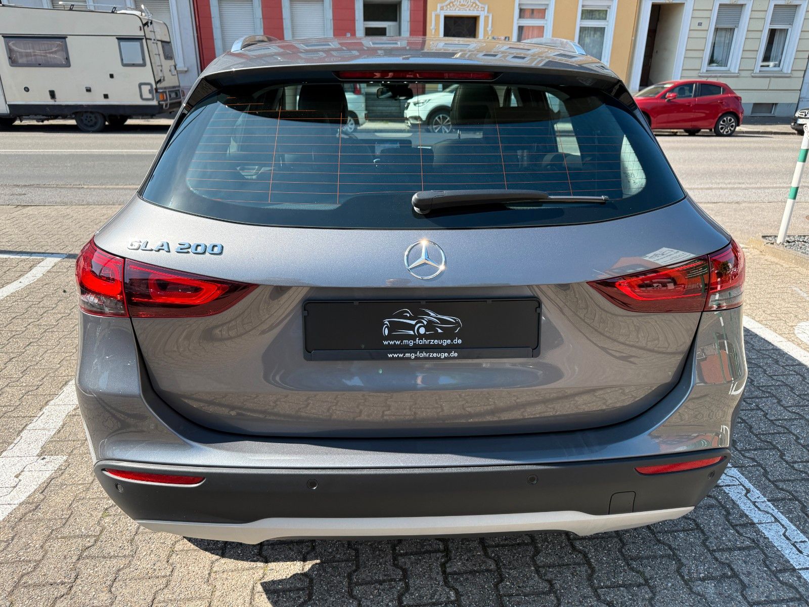 Fahrzeugabbildung Mercedes-Benz GLA 200 STYLE LEDER AUTOMATIK PANO KAMERA