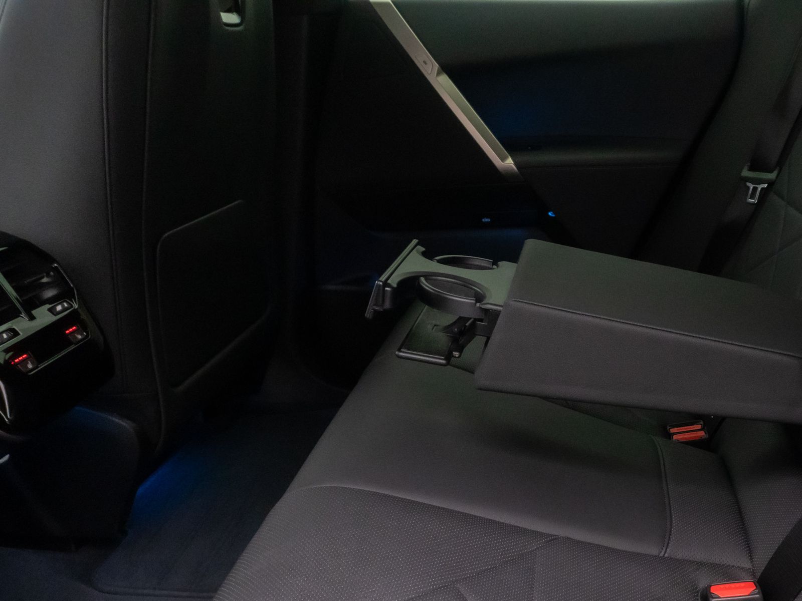 Fahrzeugabbildung BMW iX xD40 Sport 360&deg;DAB AHK Bel&uuml;ftung Komfort 21Zl