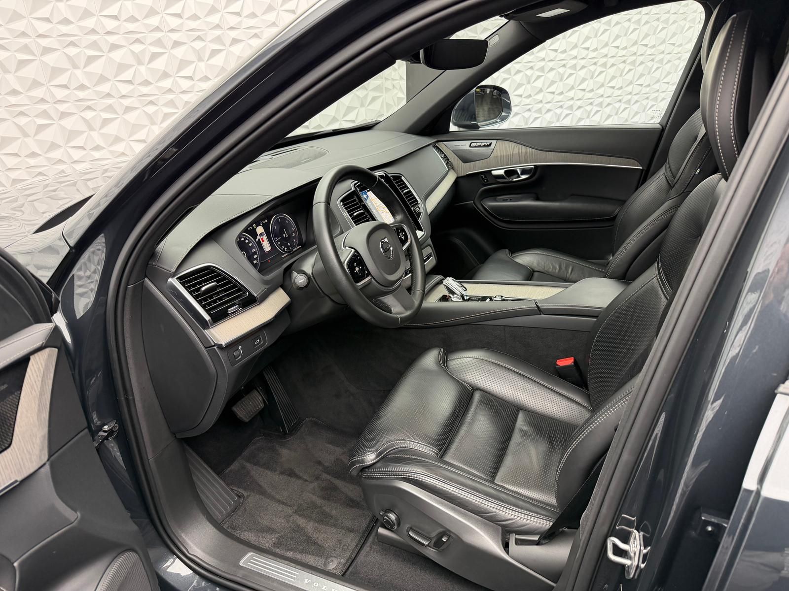 Fahrzeugabbildung Volvo XC90 B5PLUS 7-SITZE/AWD/PANO/H&K/ACC/360°/AHK/CA