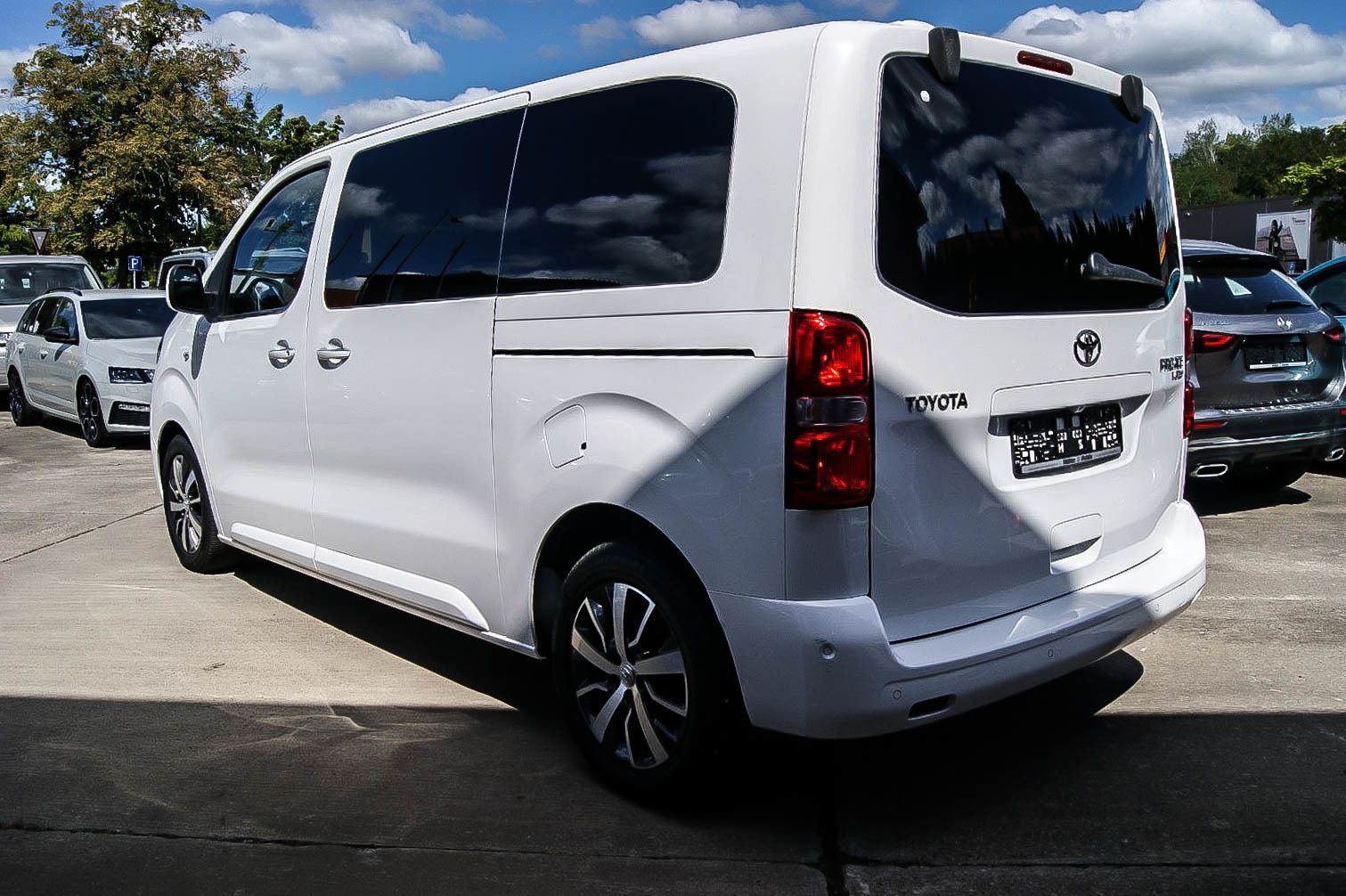 Fahrzeugabbildung Toyota Proace Verso 2.0 D-4D L1 Executive HEADUP 7SITZE