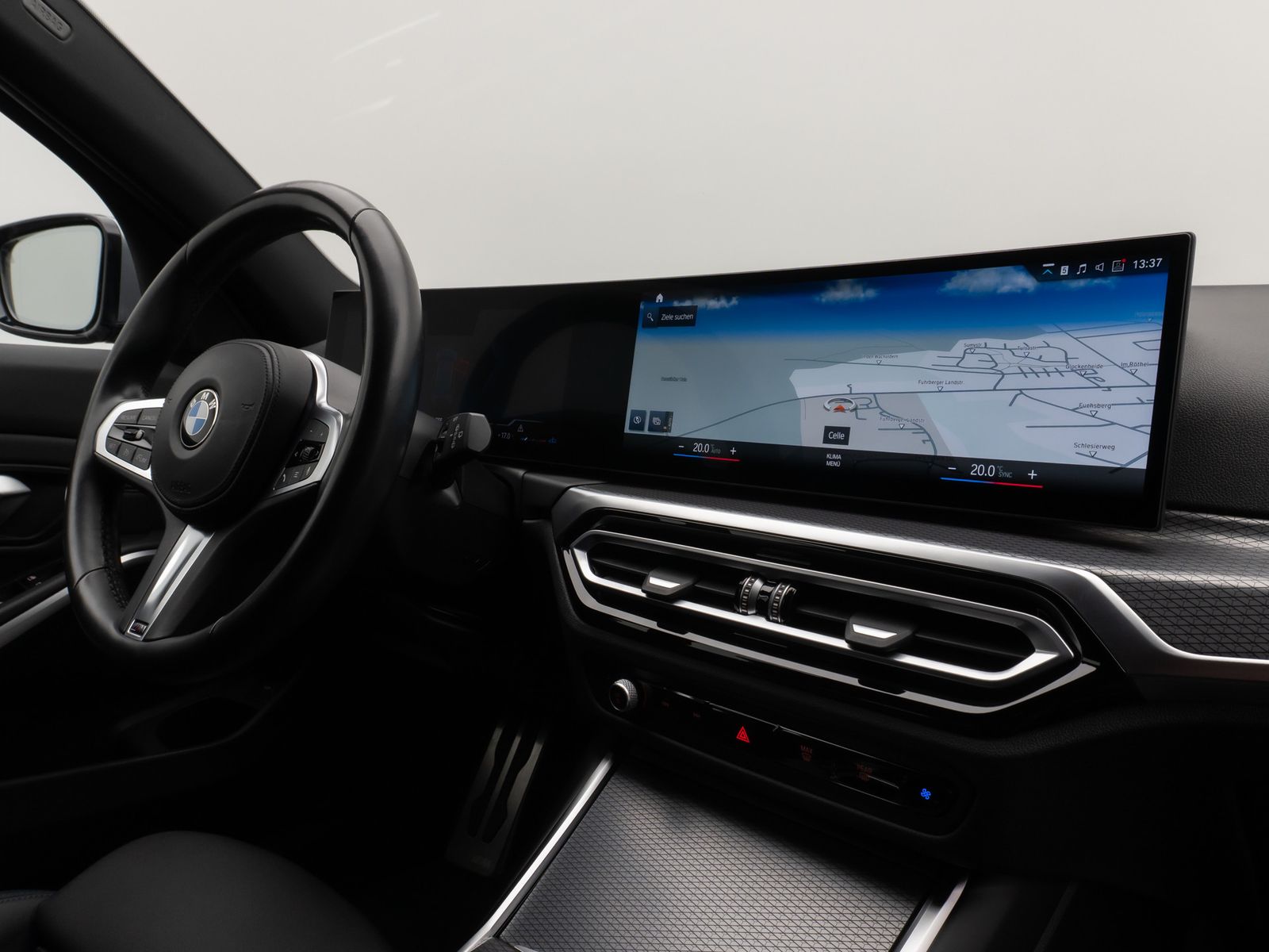 Fahrzeugabbildung BMW 330i xD M Sport Kamera HUD DAB HiFi Parks 19Zoll