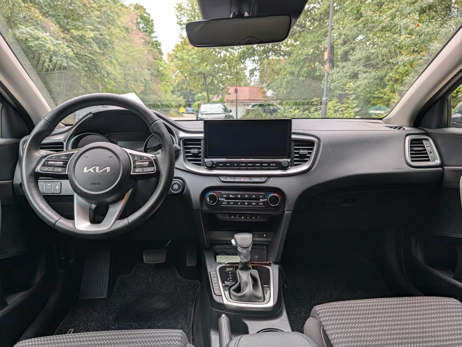 Kia cee'd SW 1.5 T-GDI DCT, AHK, LH, Keyless, 17 Zol