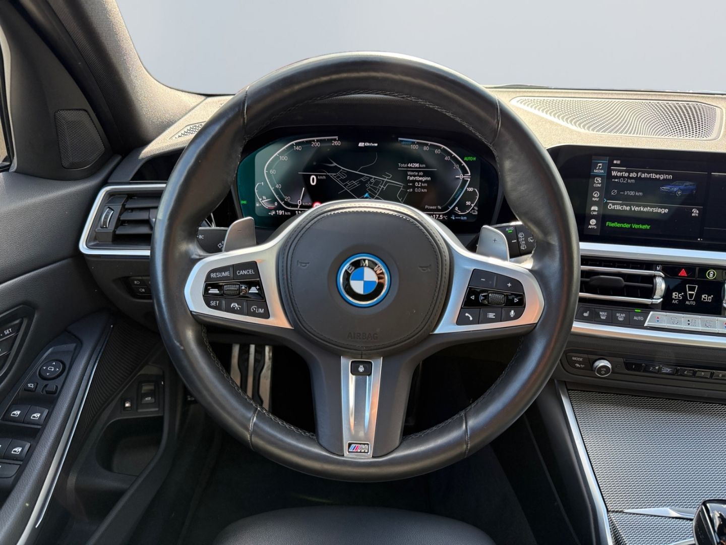 BMW 330 e xDrive M Sport Touring Laser Pano HuD 360° foto 12