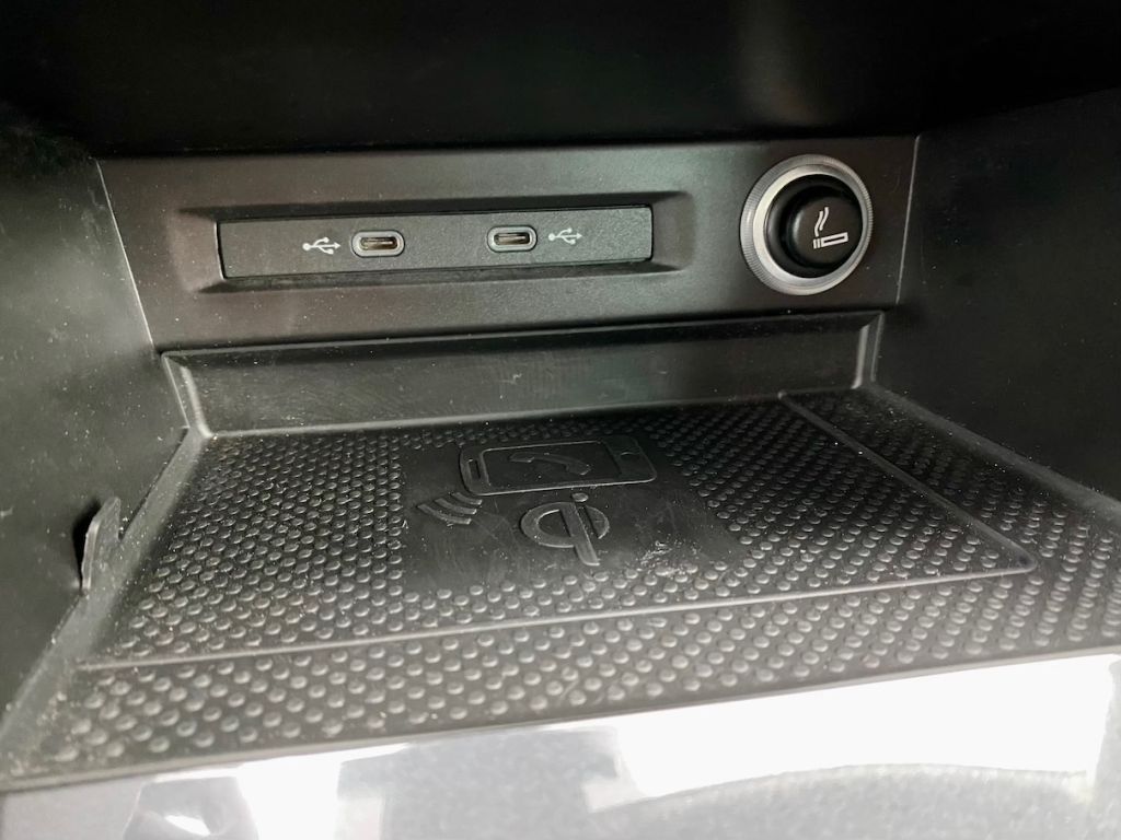 Fahrzeugabbildung Volkswagen Tiguan 1.5 TSI Life AAC NAVI SHZ PDC MASSAGE