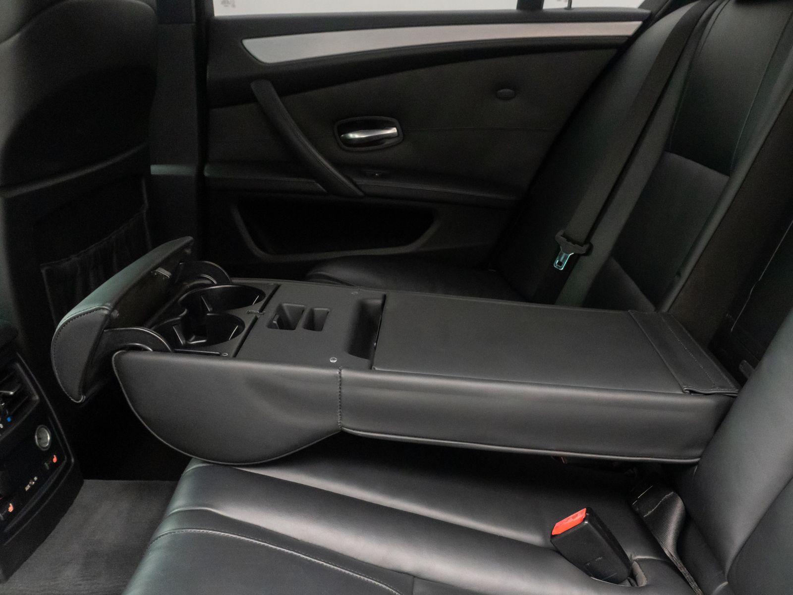 Fahrzeugabbildung BMW 530i M Sport Xenon NaviPro AHK HiFi Memory Leder