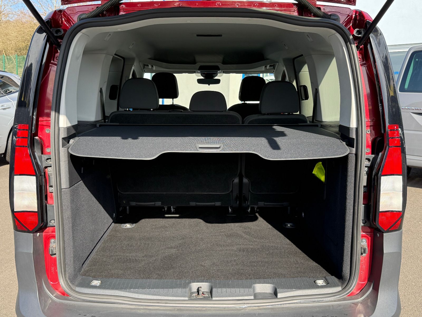 Fahrzeugabbildung Volkswagen Caddy 2.0 TDI ACC AHK DAB Navi PDC SHZ Winterpak