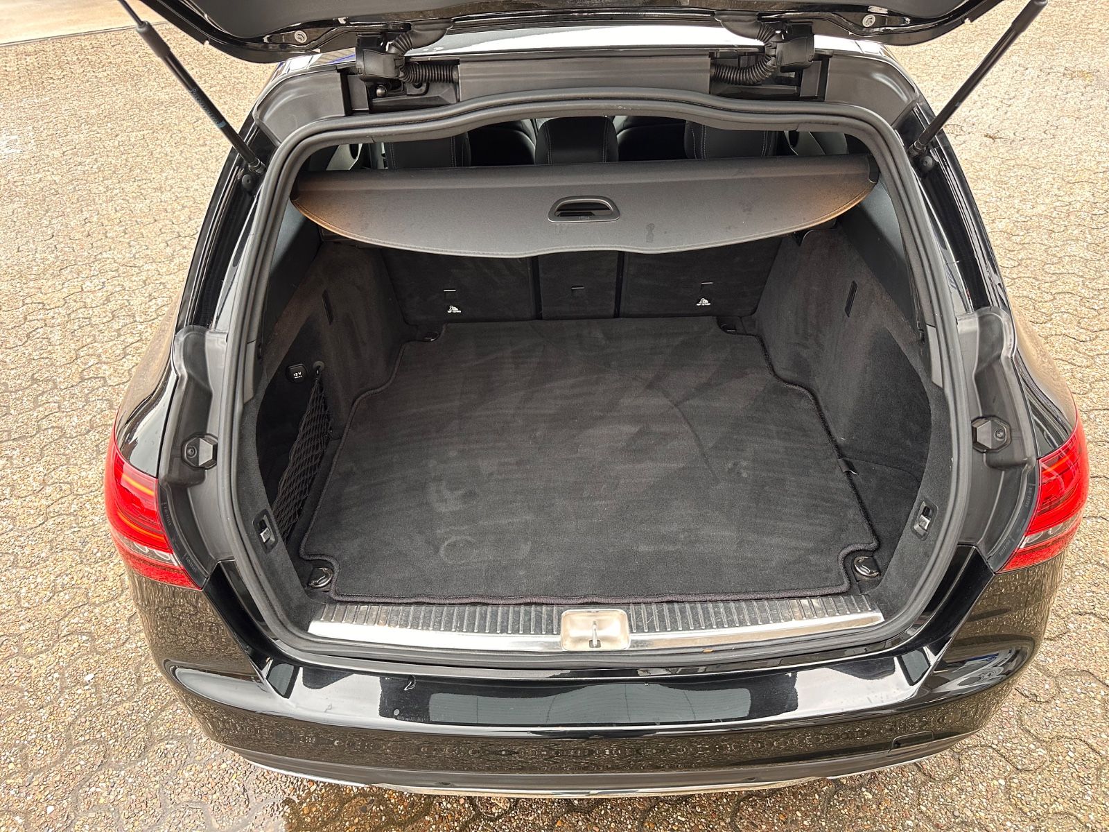 Fahrzeugabbildung Mercedes-Benz C 220 d T-Modell AMG Line Autm. LED/Navi/GRA/PDC