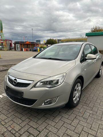 Opel Astra J 1.6 Limousine Edition Automatik