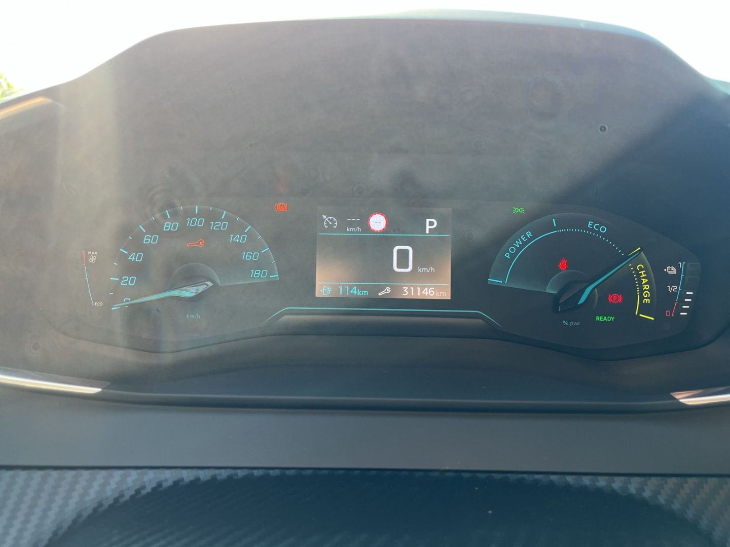 Fahrzeugabbildung Peugeot 2008 Allure Elektro 136 Navi CarPlay Temp.