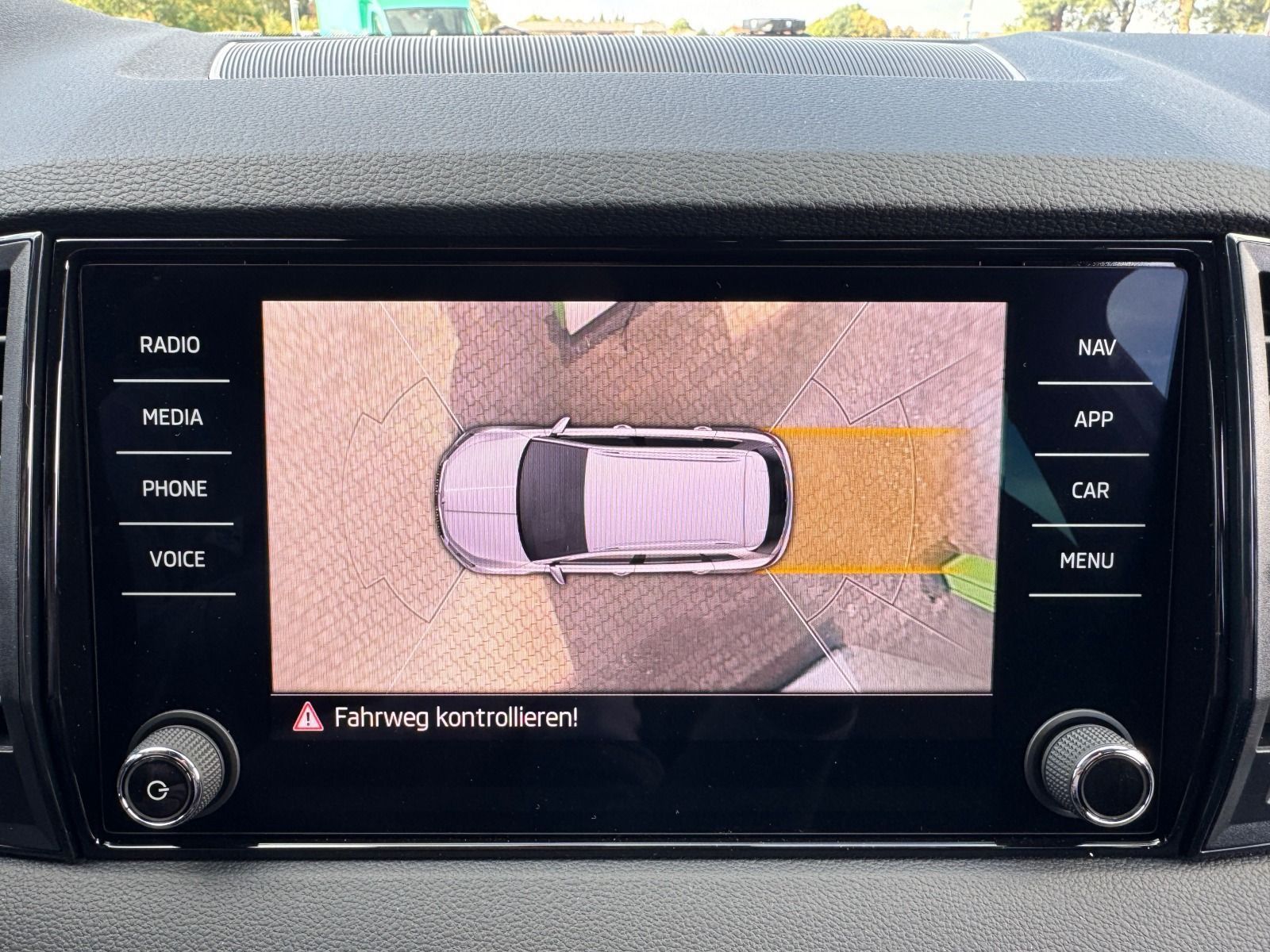 Fahrzeugabbildung SKODA Karoq Sportline 1.5TSI DSG*360°Cam*AHK*eHeck*19Z