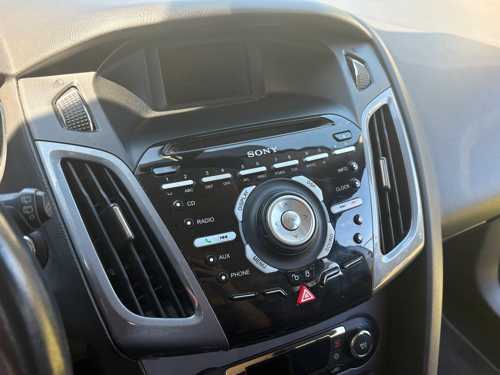 Ford Focus 2013 — photo 12