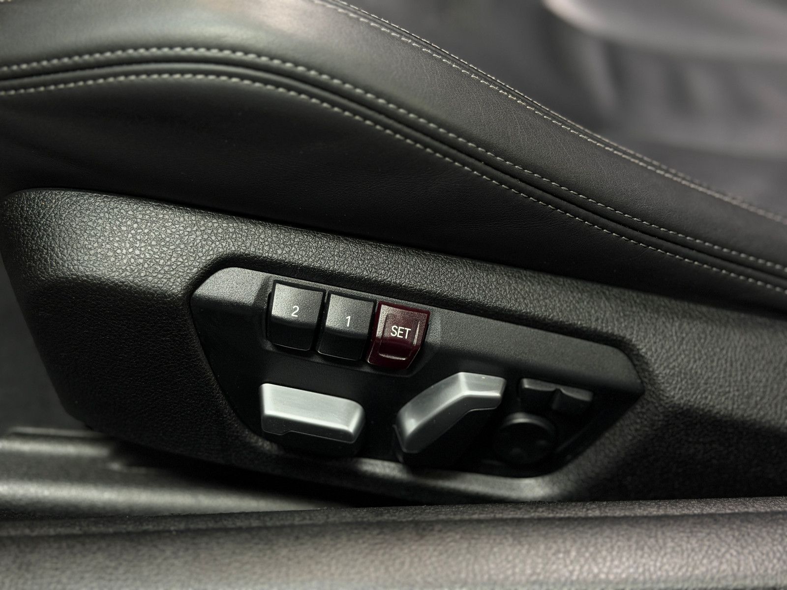 Fahrzeugabbildung BMW M4 Coupe |LCI|INDIVIDUAL|AULITZKY|KW|H/K|