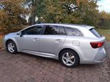 Toyota Avensis 1,8-l-V. Multidr. S Busin. Ed. T. Sp... - Toyota Avensis mit Benzin-Antrieb: Kombi, Automatik