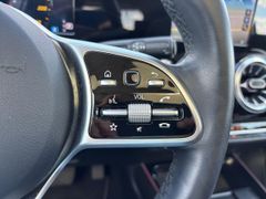 Fahrzeugabbildung Mercedes-Benz GLA 200d Style MULTIBEAM PANO RFK 8-Fach Bereift