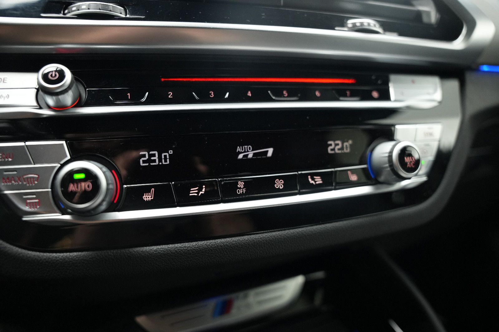 Fahrzeugabbildung BMW X4 M40/HUD/LED/AHK/Leder/HUD/Ambiente/360°Cam/