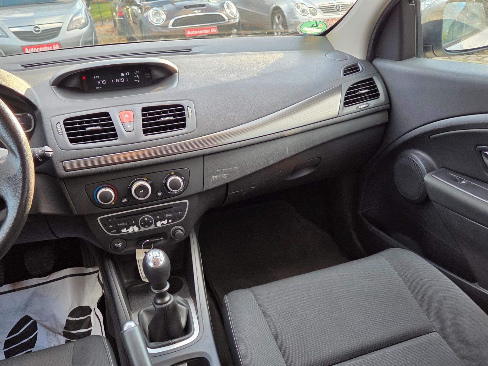 Renault Megane 2010 — photo 18