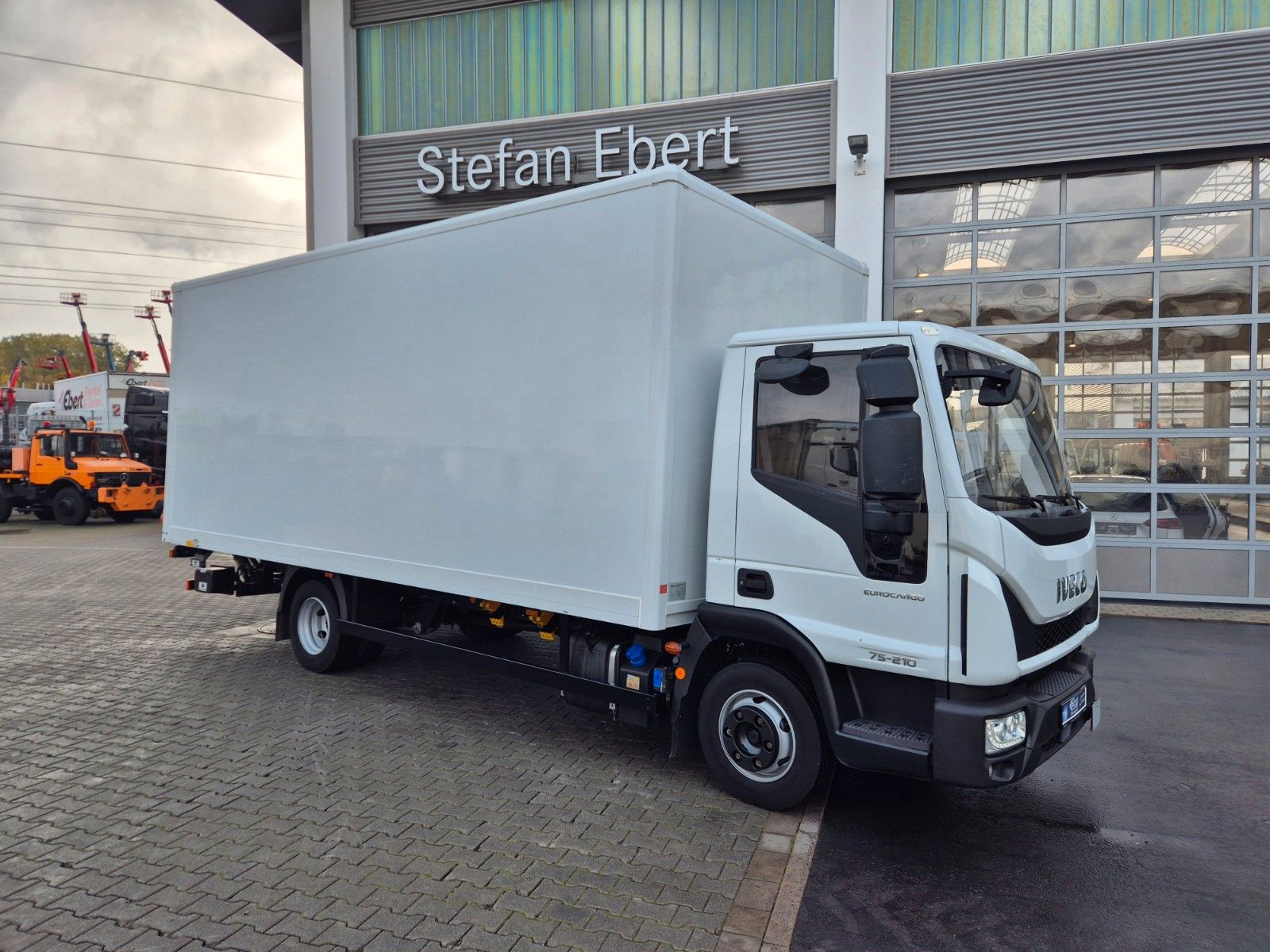 Fahrzeugabbildung Iveco Eurocargo 75-210 Koffer LBW