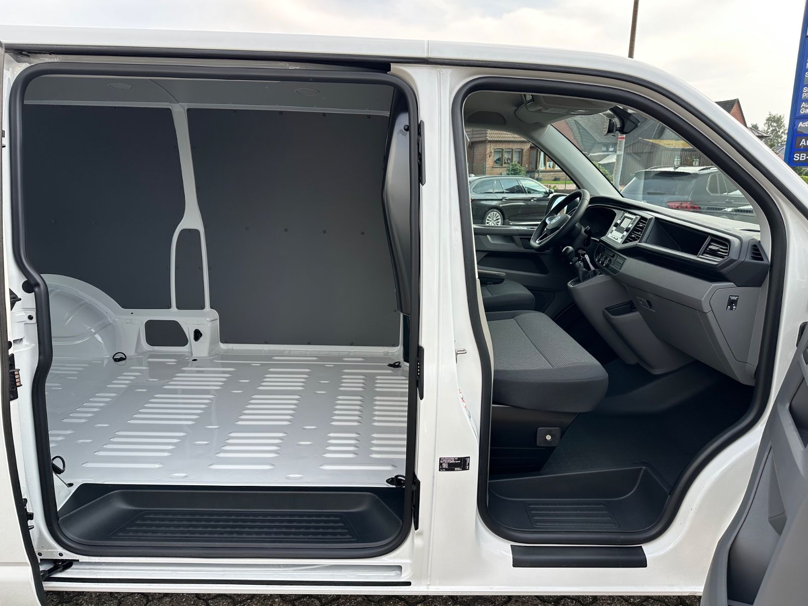 Fahrzeugabbildung Volkswagen T6.1 Transporter Kasten 2.0 TDI LR Klima/Tempom