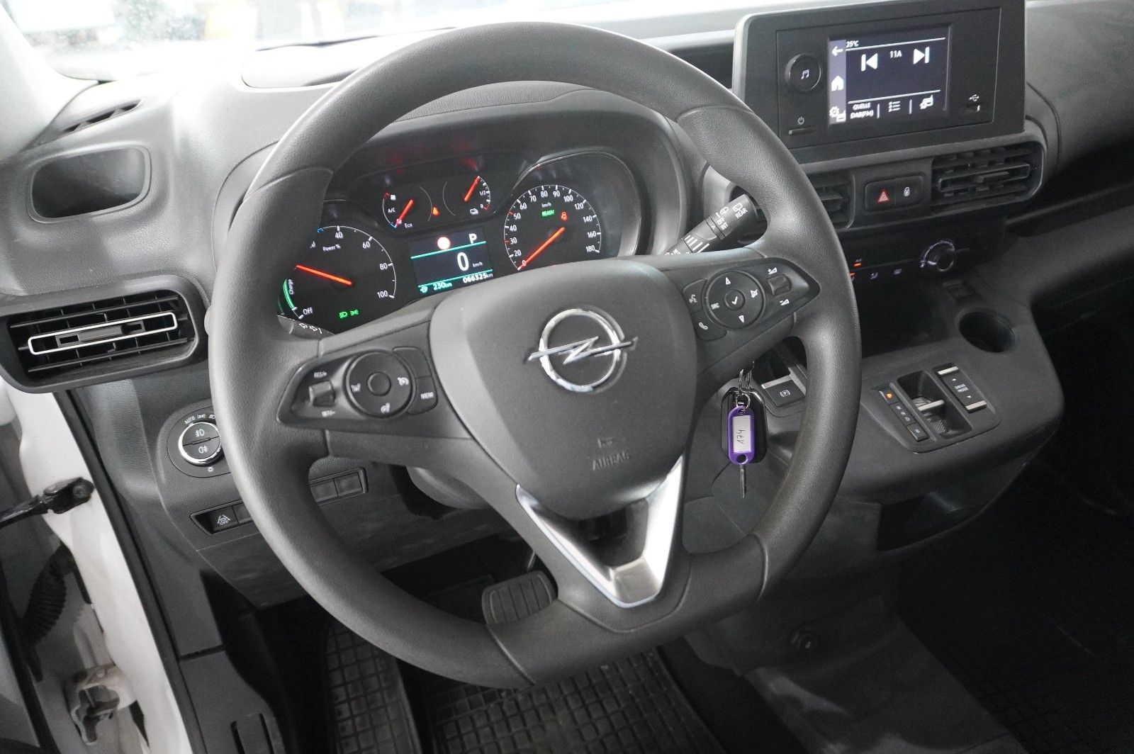 Fahrzeugabbildung Opel Combo-e LIFE EDITION 11KW KLIMA/PDC/TEMP./DAB+