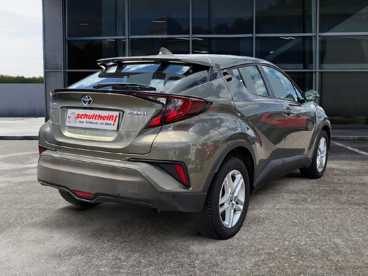 Fahrzeugabbildung Toyota C-HR Hybrid Team D