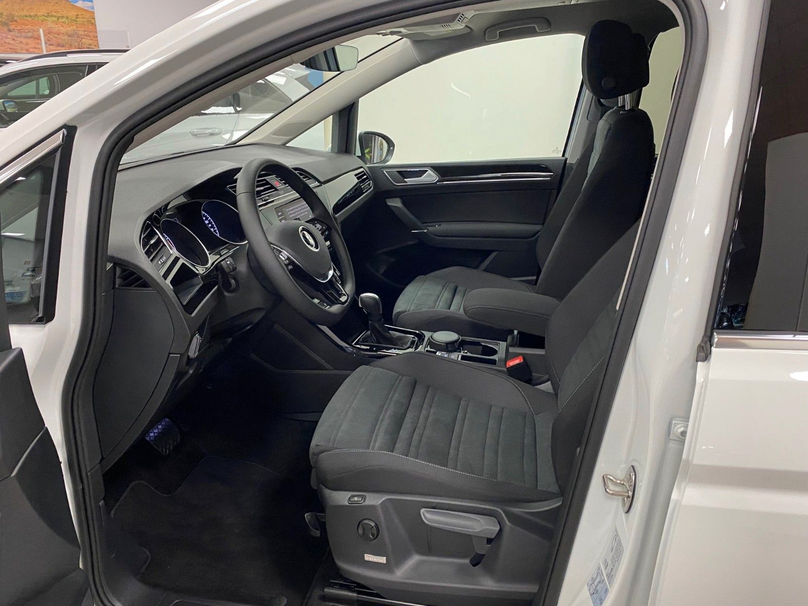 Fahrzeugabbildung Volkswagen Touran 1.5 TSI OPF DSG Highline R-Line+NAVI+LED+