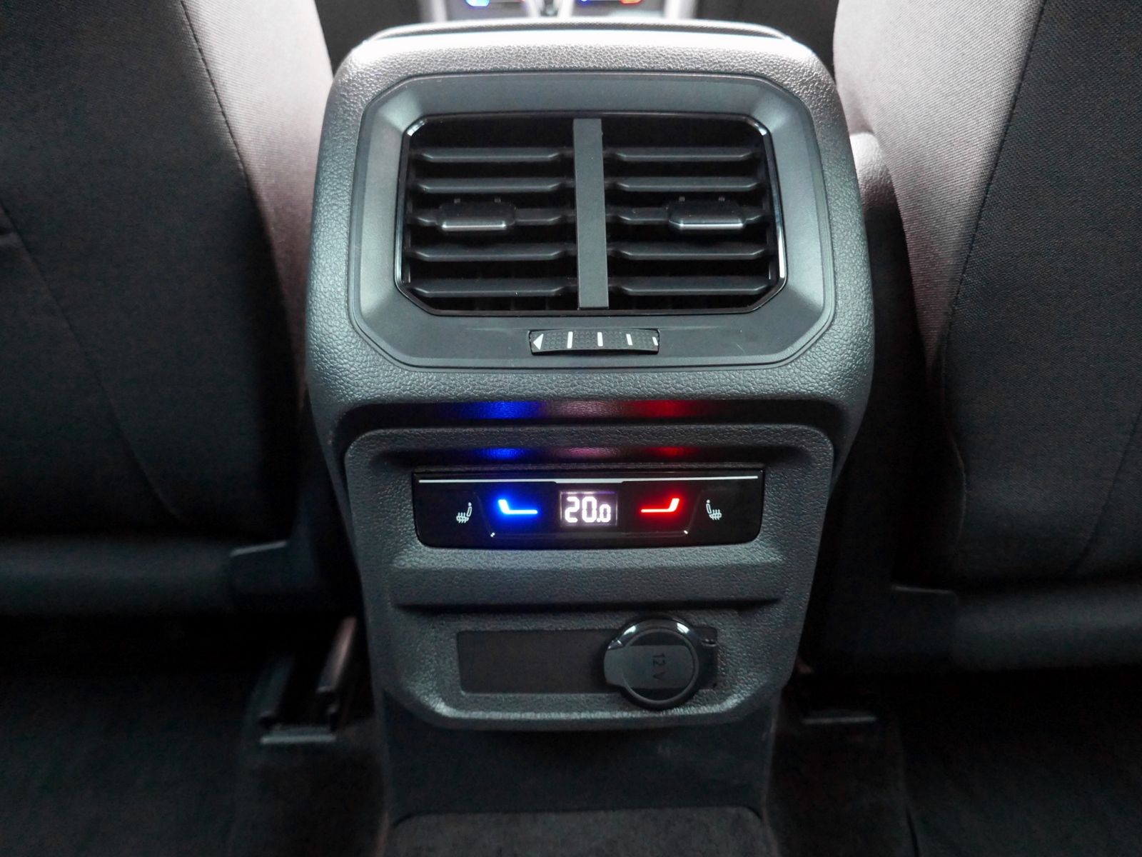 Fahrzeugabbildung Volkswagen Tiguan MOVE 1.5 TSI DSG | LED AHK RFK ACC
