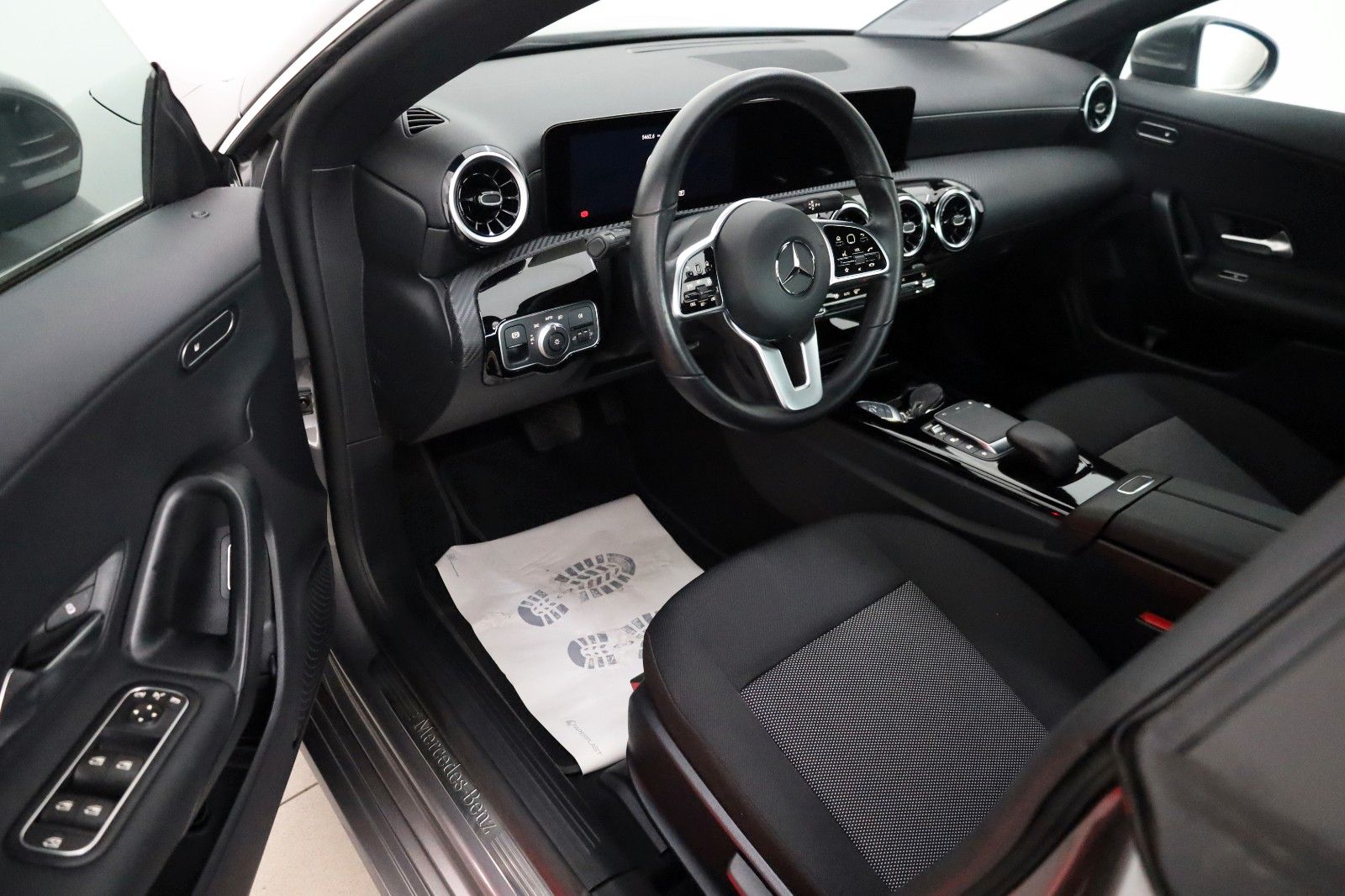 Fahrzeugabbildung Mercedes-Benz CLA 200 d, Navi, SH, Carplay, Kamera, Widescreen