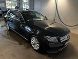 Mercedes-Benz E 220 d T Autom. - AHK  - Mercedes-Benz E 220 mit Diesel-Antrieb: Schwarz, Kombi
