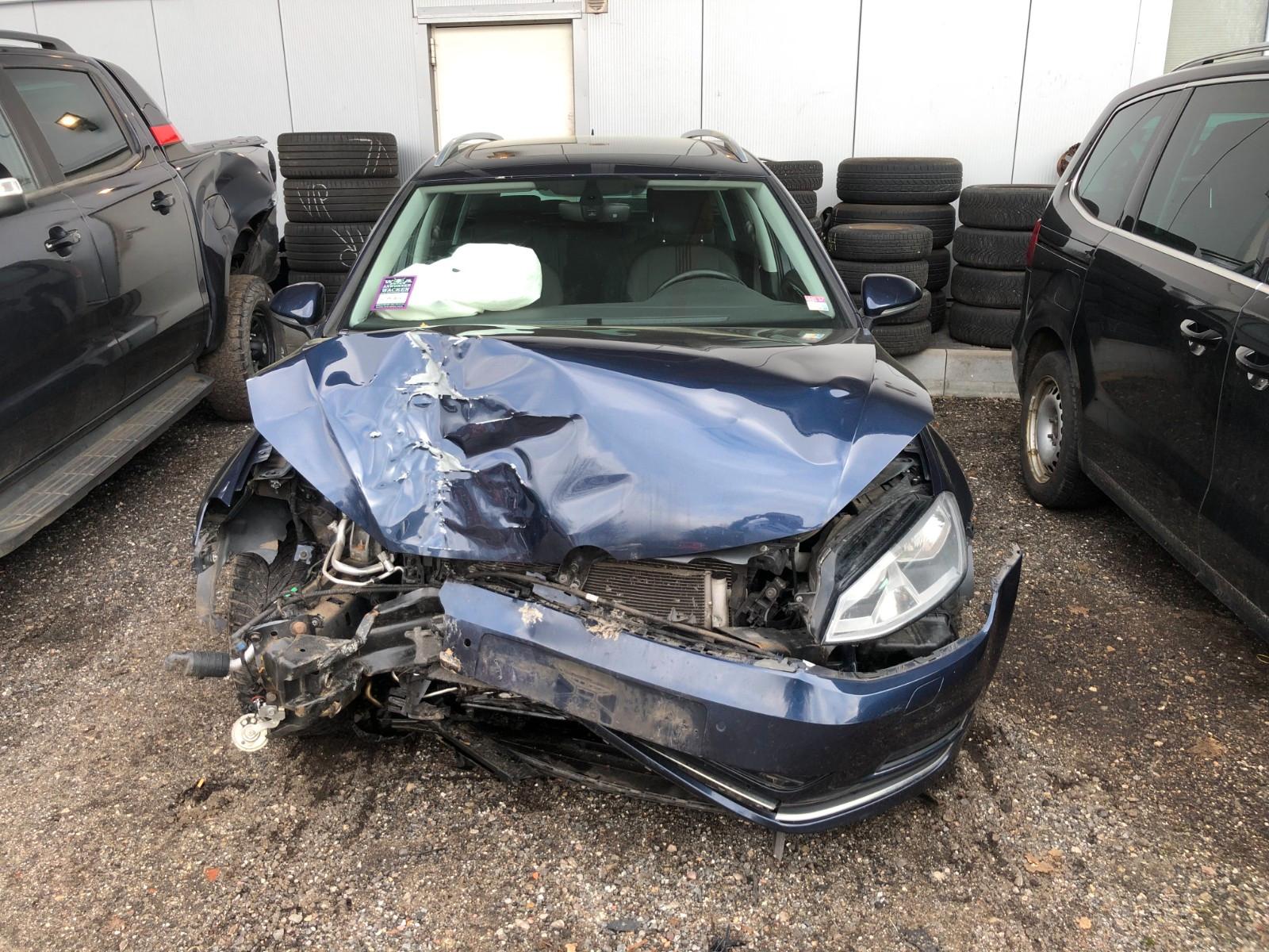 Volkswagen Golf VII Variant Allstar BMT Unfall