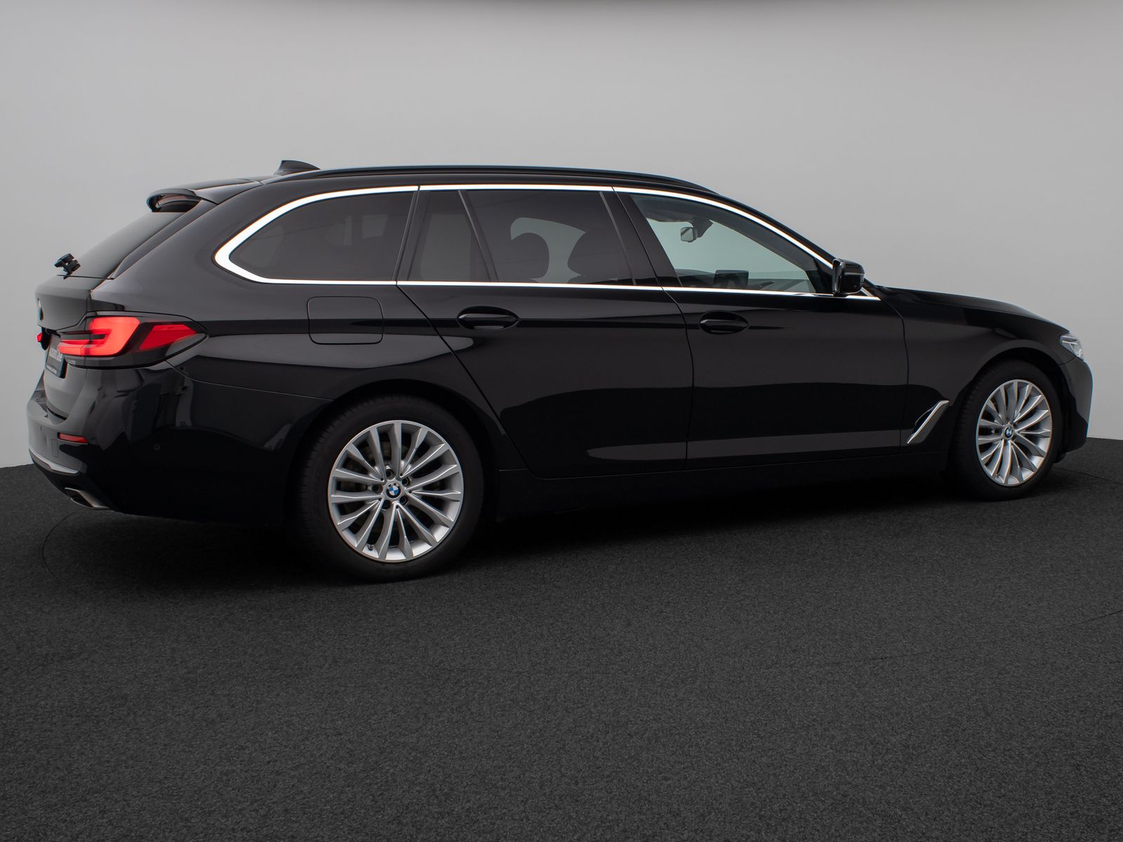 Fahrzeugabbildung BMW 520d xD Luxury Line 360°Laser HUD DAB AHK Sport