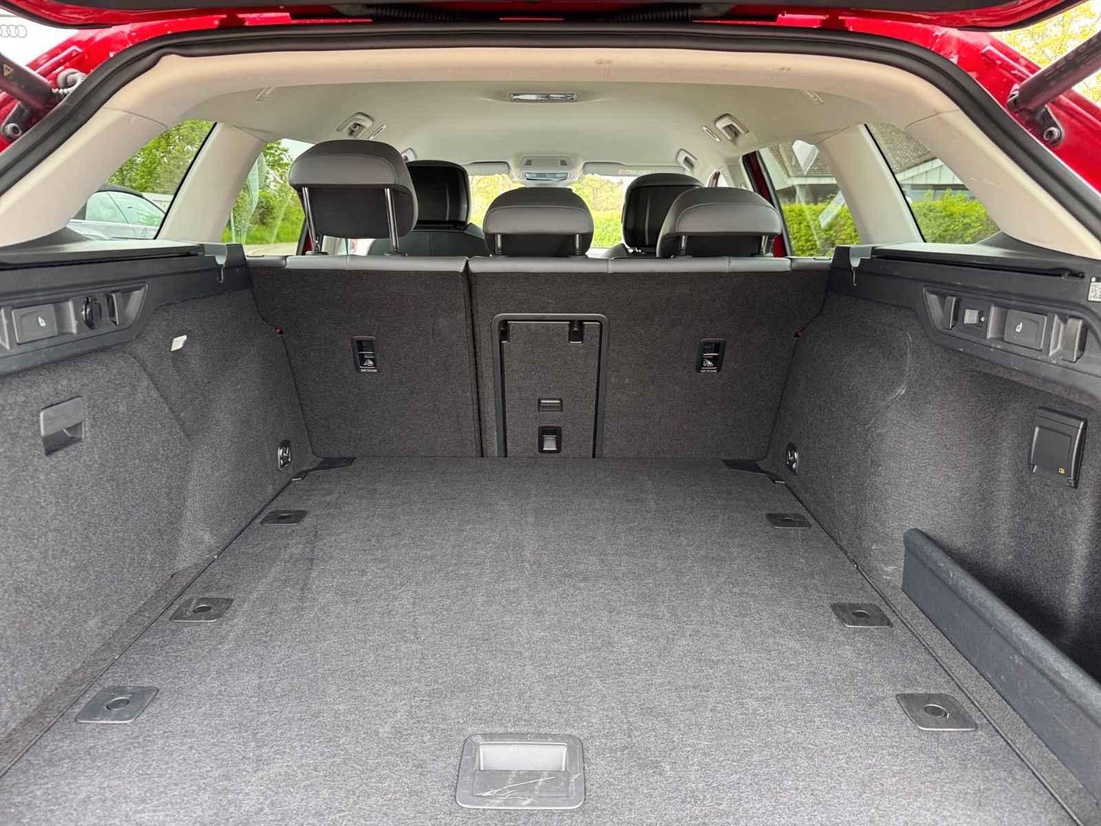Fahrzeugabbildung Volkswagen Passat Variant 1.5 eTSI Business