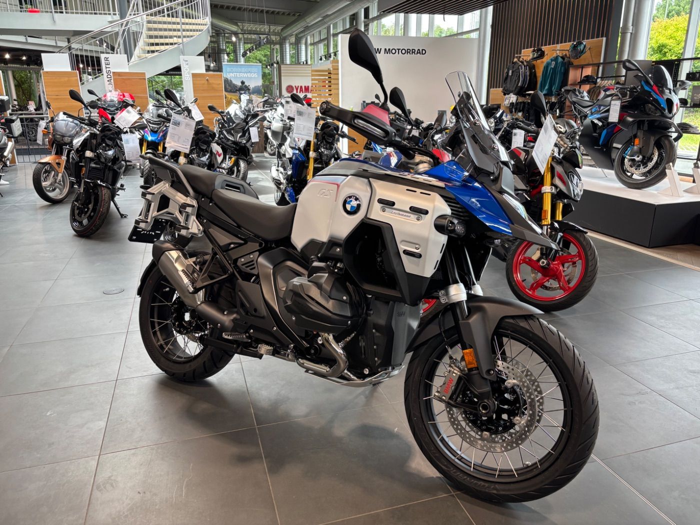 Fahrzeugabbildung BMW R 1300 GS Adventure Trophy 3 Pakete ASA