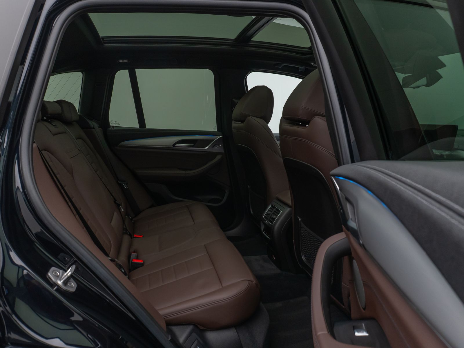 Fahrzeugabbildung BMW iX3 M Sport Impressive Panorama 360°HUD DAB H/K