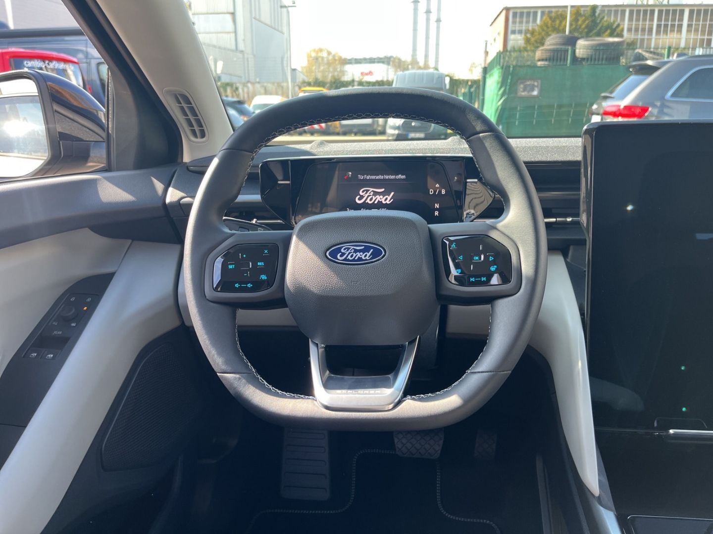 Fahrzeugabbildung Ford Explorer Extended Range RWD 77kWh 286PS Automati