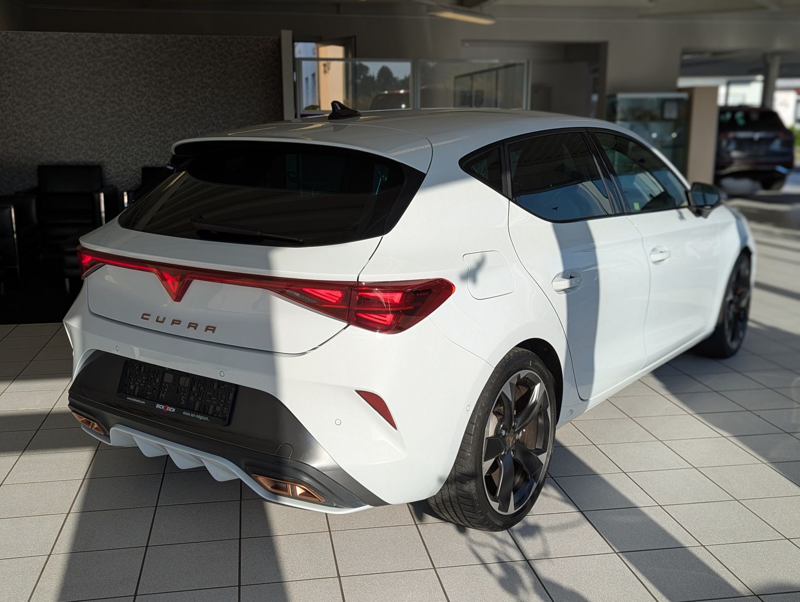 Fahrzeugabbildung CUPRA Leon 1.5 e-Hybrid Matrix Edge-Intelligent-Paket