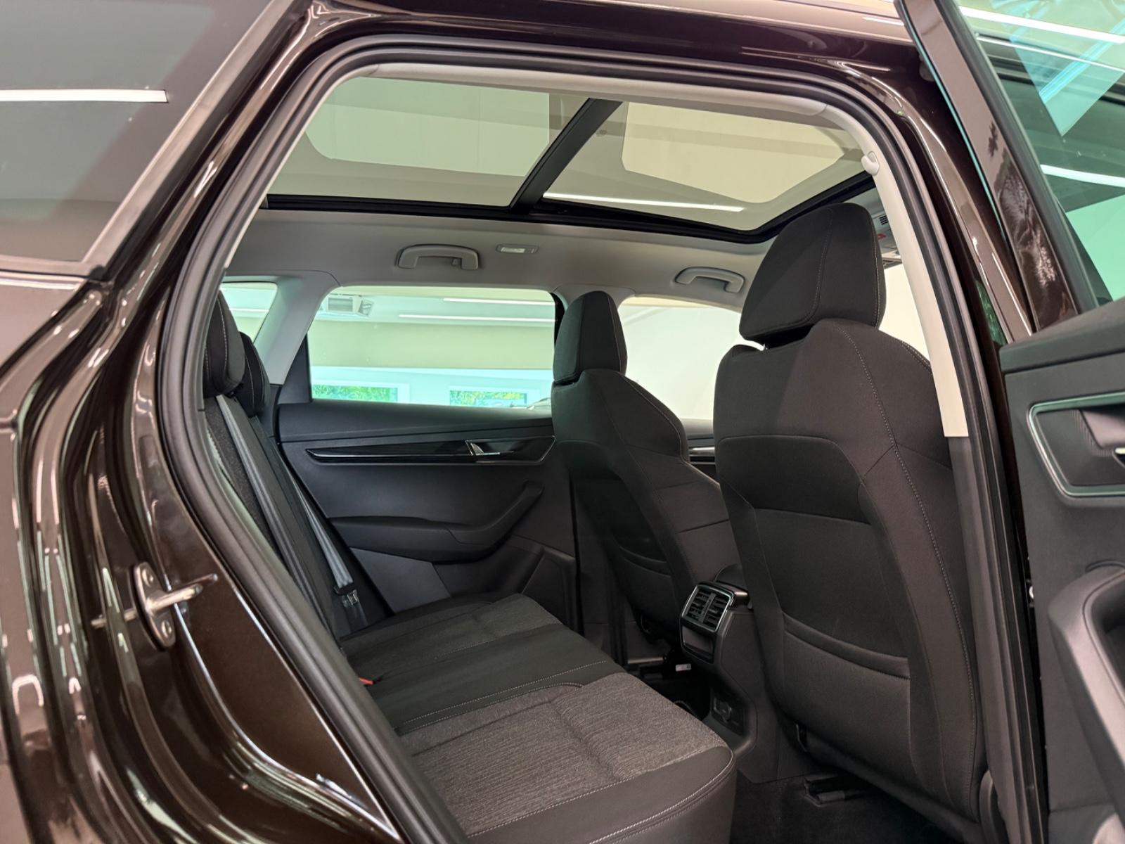 Skoda Karoq 1.6 TDI  Style DSG PANO VIRTUAL TACHO AHK