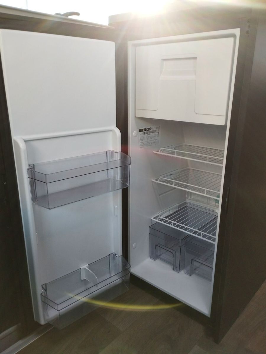 Fahrzeugabbildung Sunlight Adventure Cliff 640 Automatik, Dörr Edition, LTE