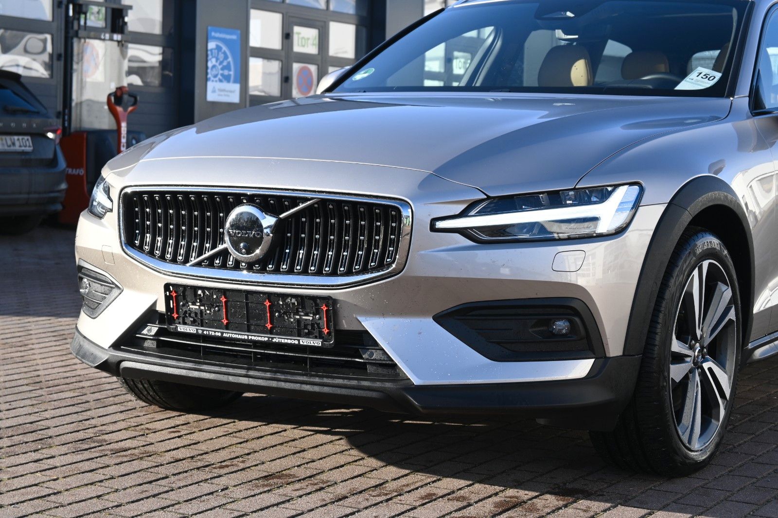 Fahrzeugabbildung Volvo V60 CC B4D AWD Ultimate*LED*PANO*360*H&K*MASSAGE