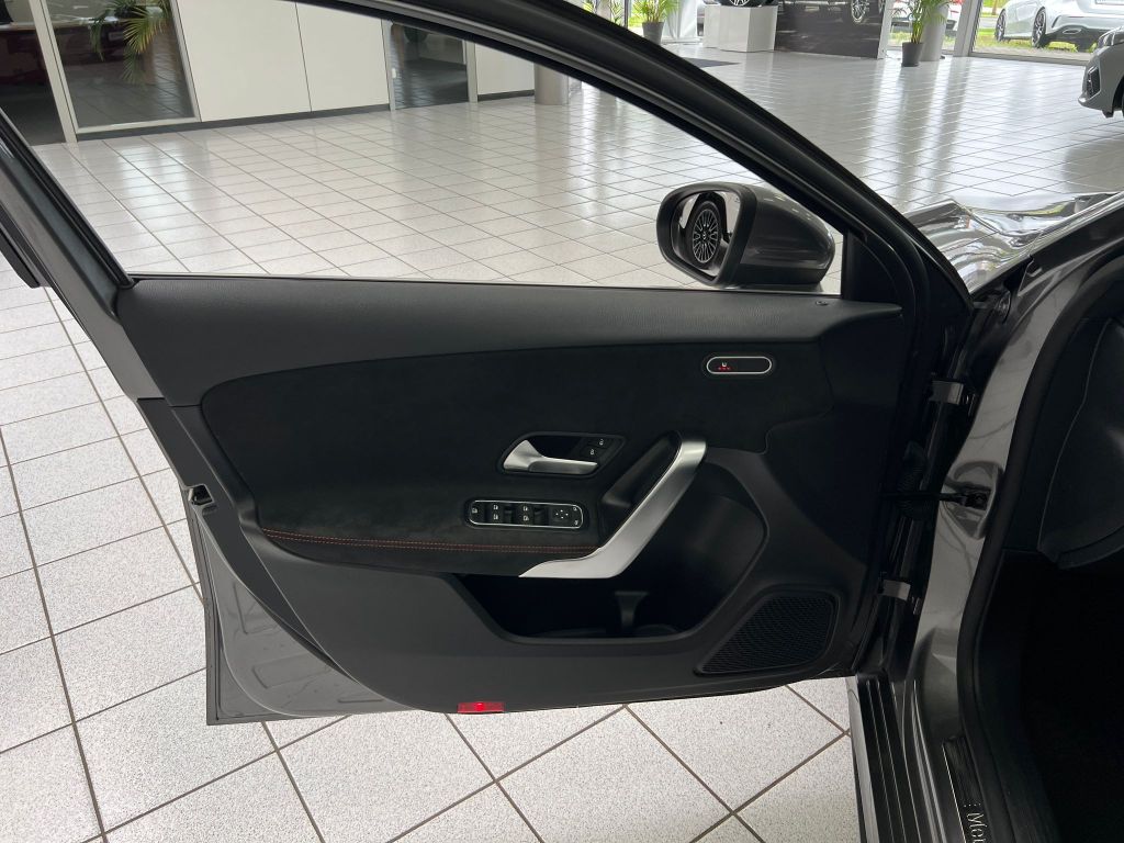 Mercedes-Benz A 200 7G-DCT*AMG*LED*PANO*KAM*MBUX*