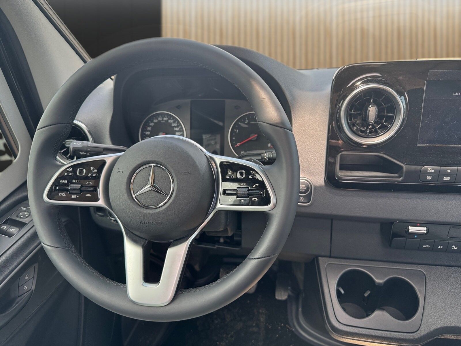 Fahrzeugabbildung Eura Mobil Profila T PT726EB Mondial Plus Paket, Zusatzbett