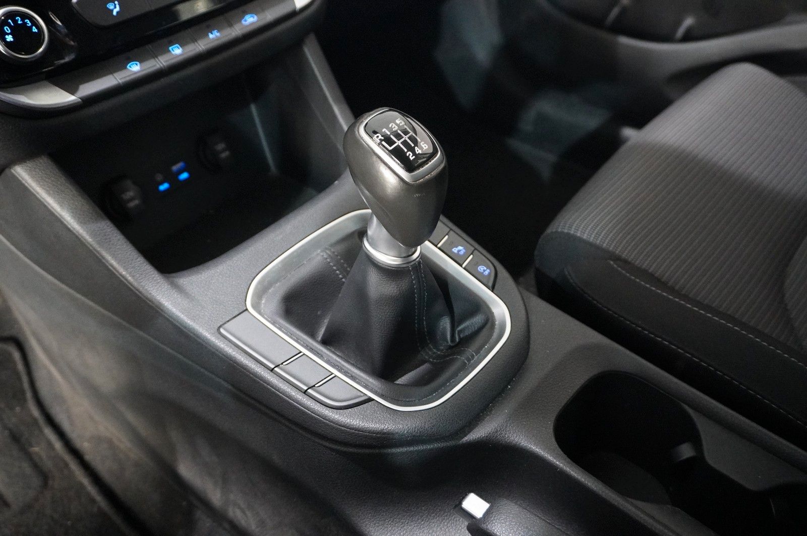 Fahrzeugabbildung Hyundai i30 LIM. 1.0 T-GDI SELECT LED/KLIMA/PDC/TEMP/USB