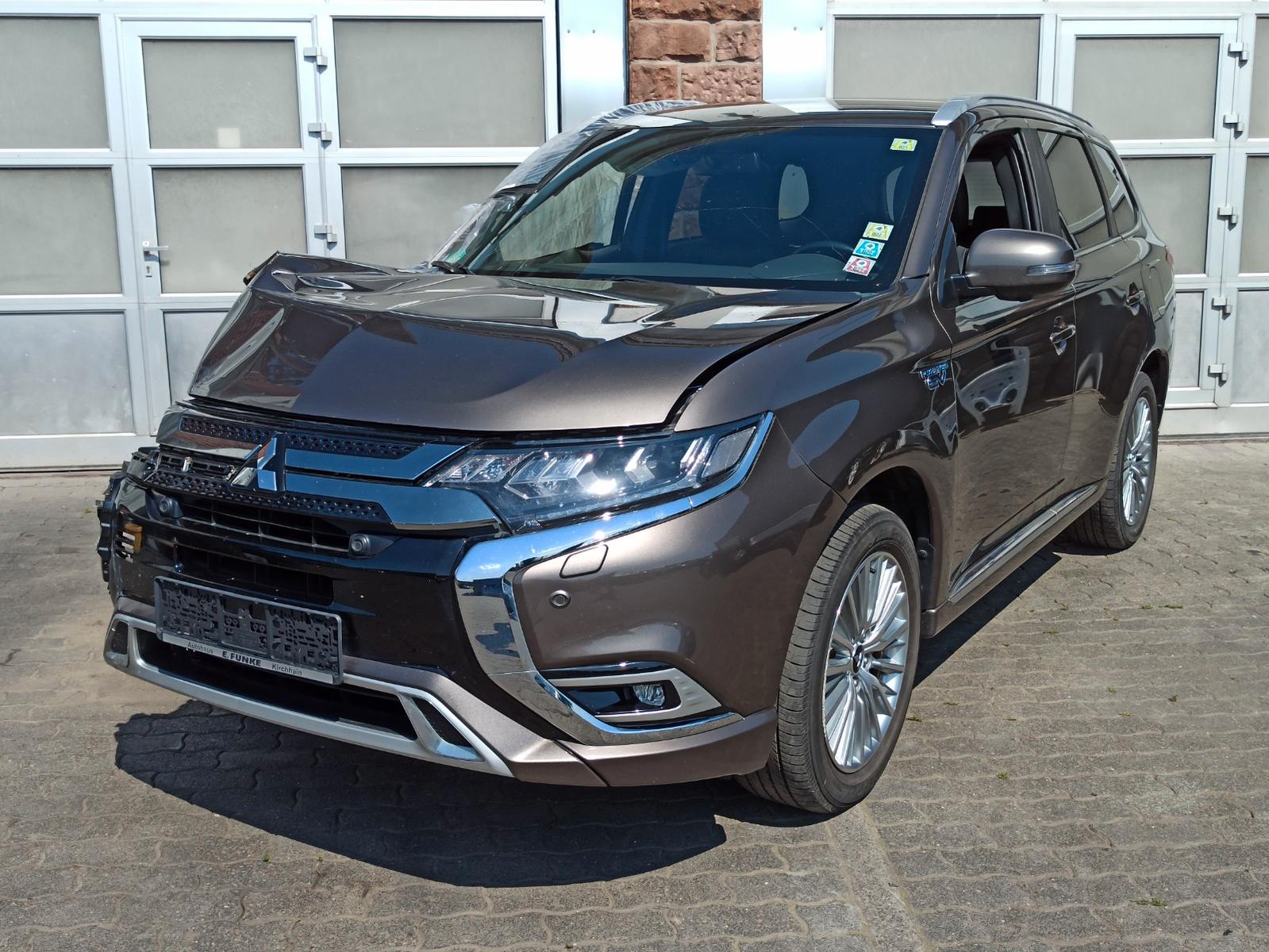 Mitsubishi Outlander PHEV Intro Edition 4WD / 1.Hand