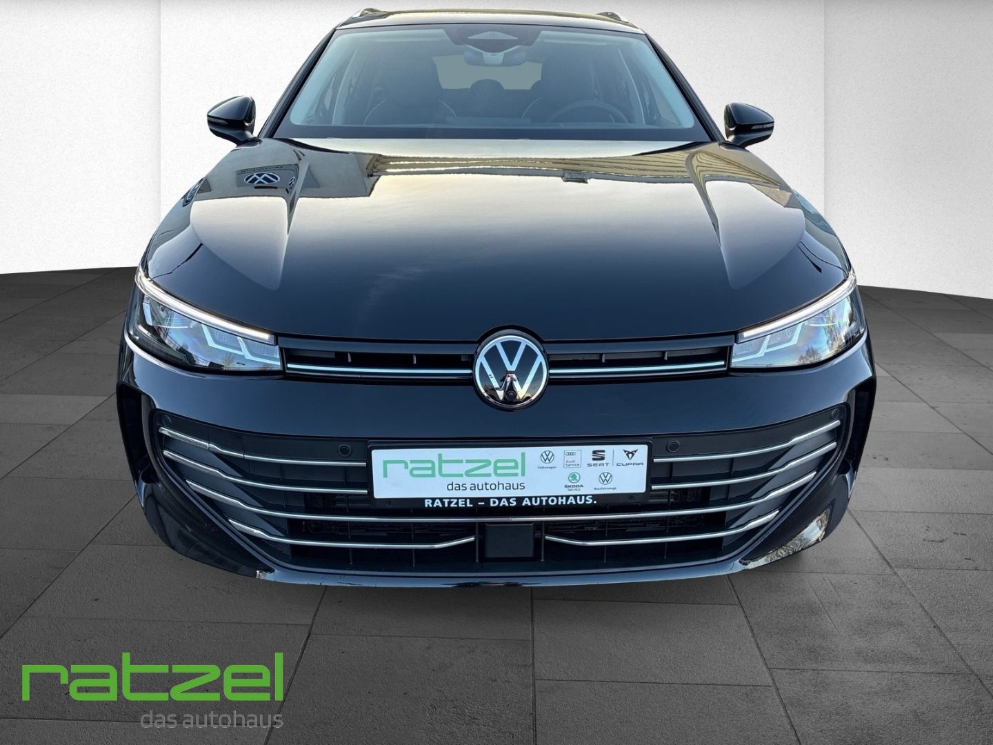 Fahrzeugabbildung Volkswagen Passat BUSINESS 2.0 TDI IQ.Drive+AHK+LED+SHZ+PDC
